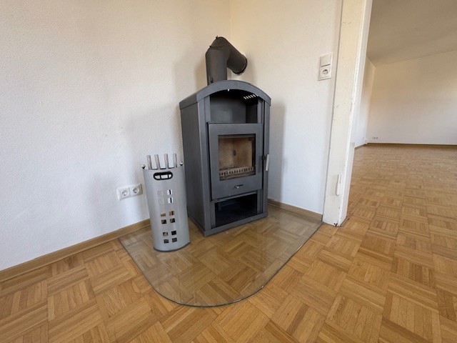 480/GS2/DG - Charmante 4-Zimmer-Wohnung mit Kamin und Einbauküche – direkt an Schule und Bahnhof