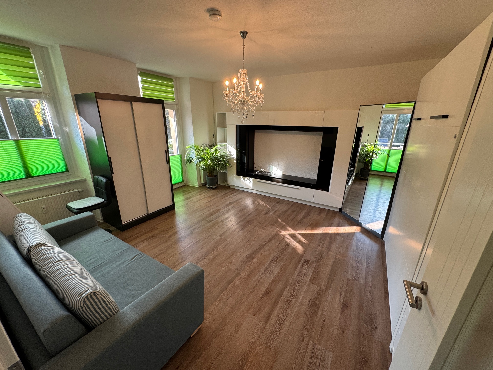 Ps12a/WE8 - Clever wohnen mit Weitblick! möblierte barrierearme 1 RWE mit Balkon und EBK